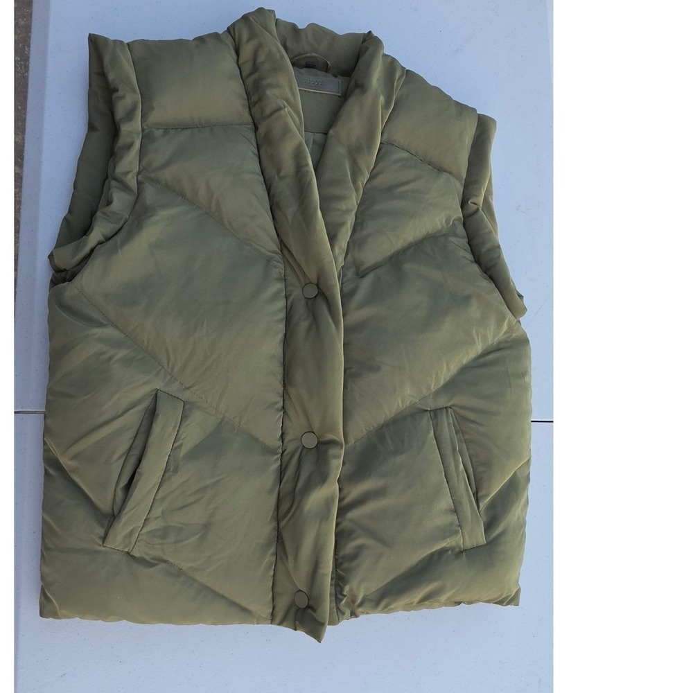 BlankNYC Matcha Latte Olive Green Chevron Puffer Vest Snap Front XS 11WE6658EE